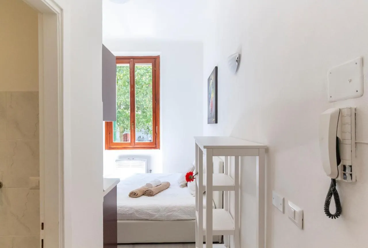 Alessia'S Flat - Certosa Apartment Milan 0*,  Italy